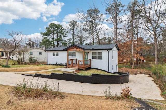 view of front of property with brick siding and a front yard