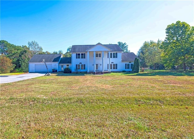 view of front of property featuring a front yard and a garage