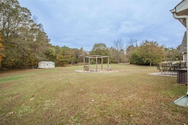 view of yard with a storage shed, a pergola, and a patio area