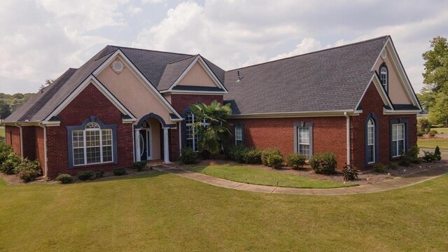 front facade featuring a front lawn