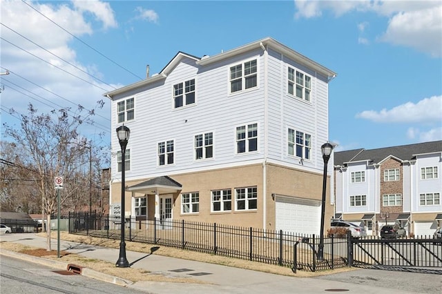 view of front facade featuring a garage