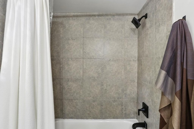 full bath with shower / tub combo