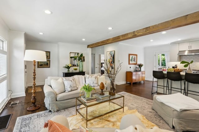 living room featuring recessed lighting, baseboards, visible vents, and dark wood-type flooring