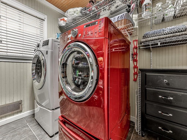 laundry area with tile patterned flooring and washer and clothes dryer