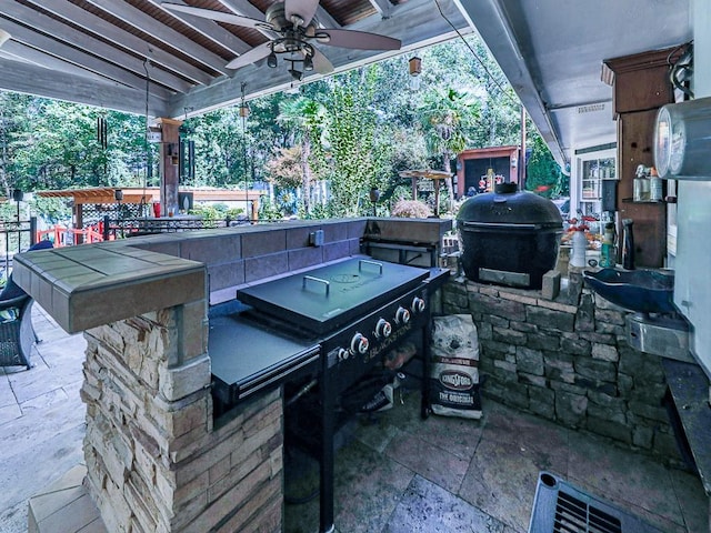 view of patio featuring an outdoor kitchen, area for grilling, and ceiling fan