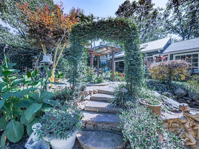 view of yard with a pergola