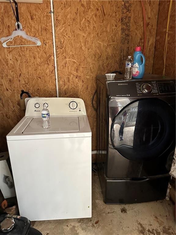 laundry room with washer and clothes dryer