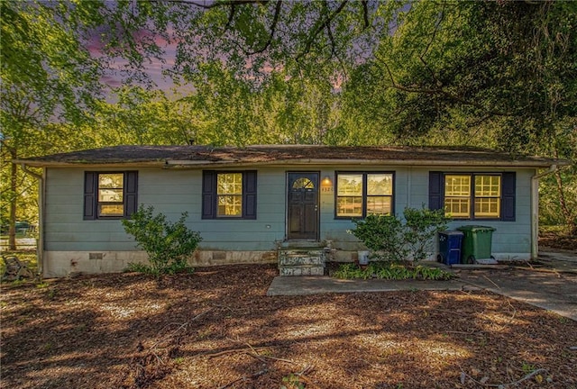 ranch-style house with crawl space