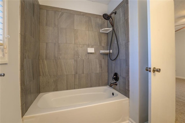 bathroom featuring tiled shower / bath