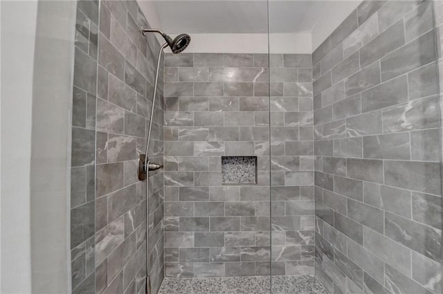 bathroom featuring tiled shower