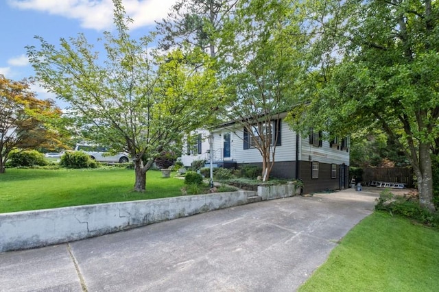 881 Mclinden Ave SE, Smyrna, GA 30080 - view of front of property with a front yard and driveway