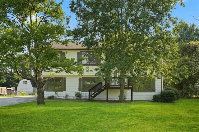 view of front of house with a front yard