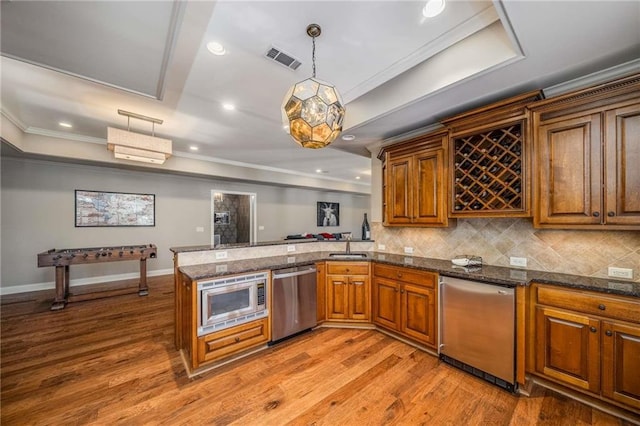 kitchen featuring visible vents, appliances with stainless steel finishes, decorative backsplash, and crown molding