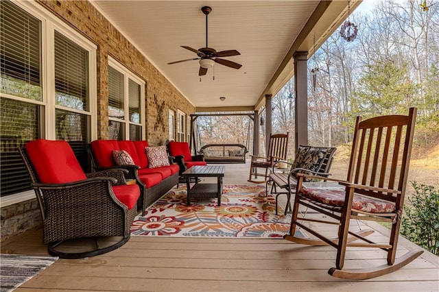 sunroom with ceiling fan