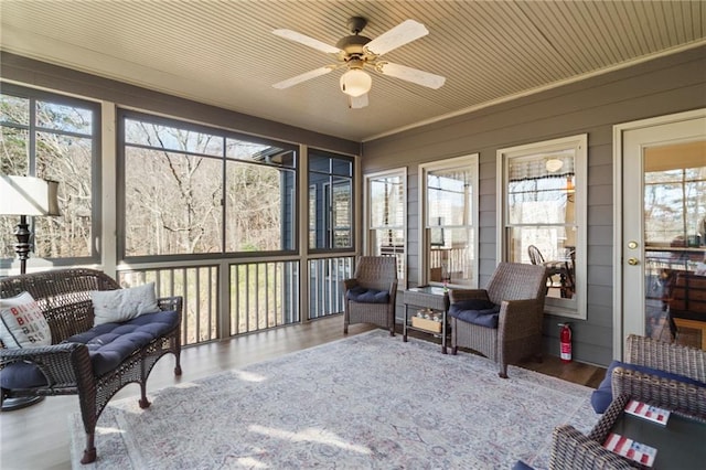 sunroom with ceiling fan