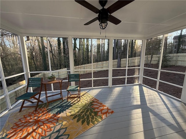 sunroom / solarium with a ceiling fan