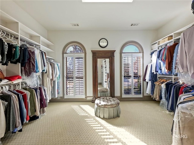 walk in closet featuring carpet flooring and visible vents