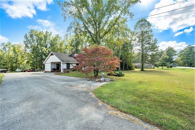 view of front of property with a front yard