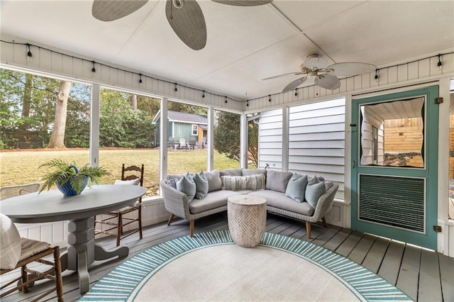 sunroom with ceiling fan