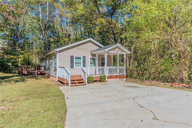 view of front of house with a front lawn and a porch