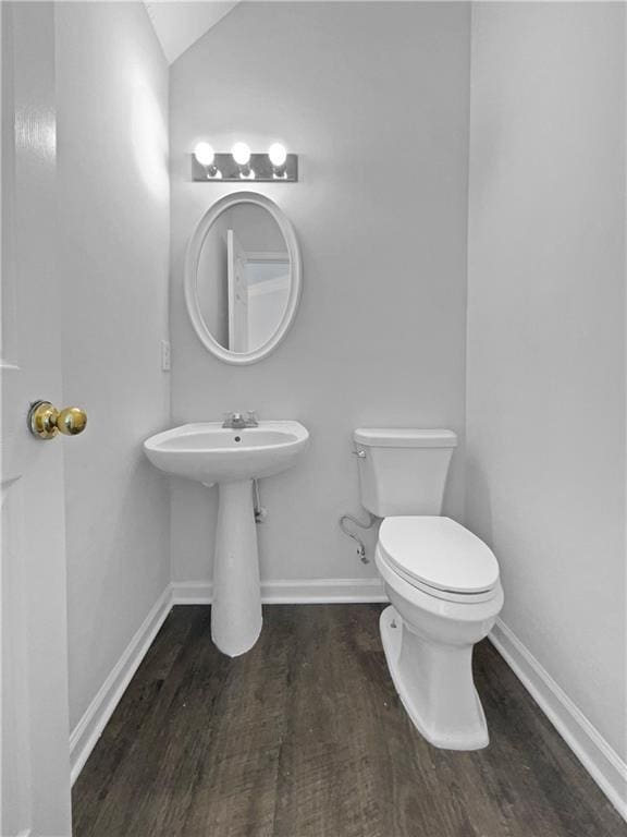 45 Hampton Dr, Cartersville, GA 30121 - bathroom with vaulted ceiling, toilet, baseboards, and wood finished floors