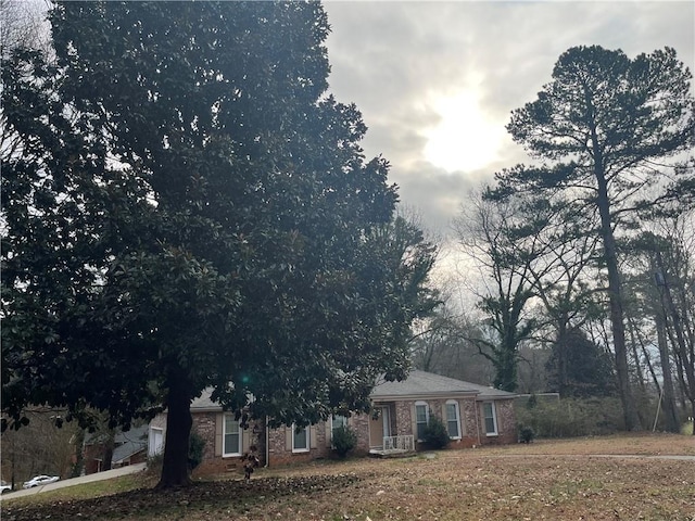 view of front of property featuring brick siding