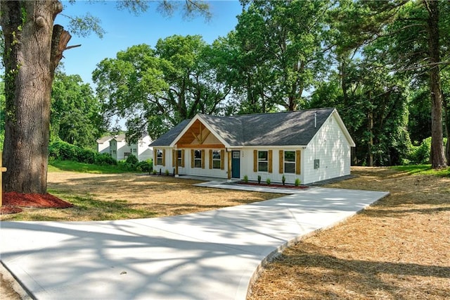 124 Sims Dr, Hiram, GA 30141 - modern farmhouse style home with a front lawn
