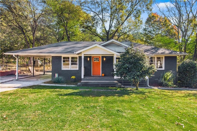 view of front of home with a front lawn and a carport