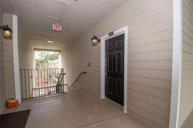 property entrance with covered porch