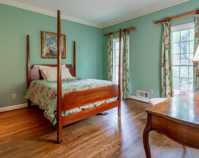 335 Cameron Ridge Dr, Atlanta, GA 30328 - bedroom featuring visible vents, wood finished floors, baseboards, and ornamental molding