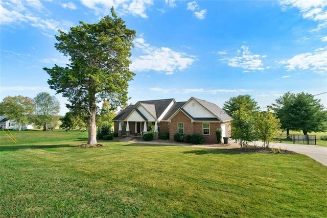 view of front of home featuring a front lawn