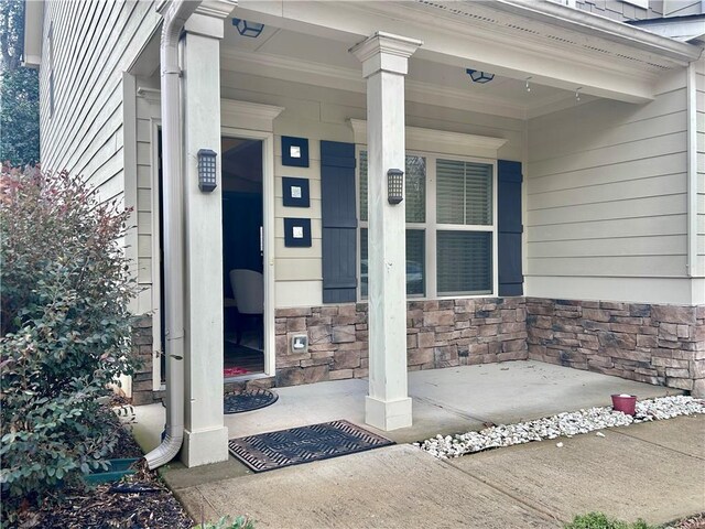 view of front of property featuring a front yard and a garage