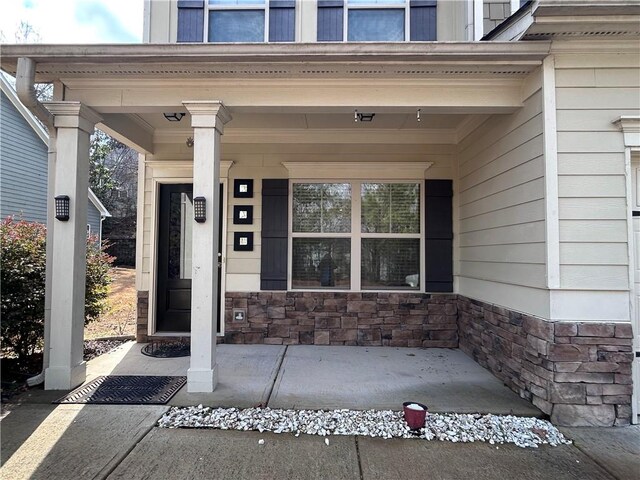 view of front of house featuring a garage and a front lawn