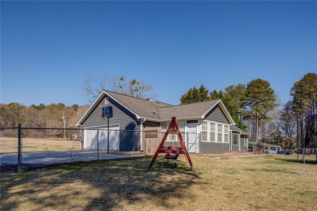 view of front of house featuring a garage, fence, and a front yard