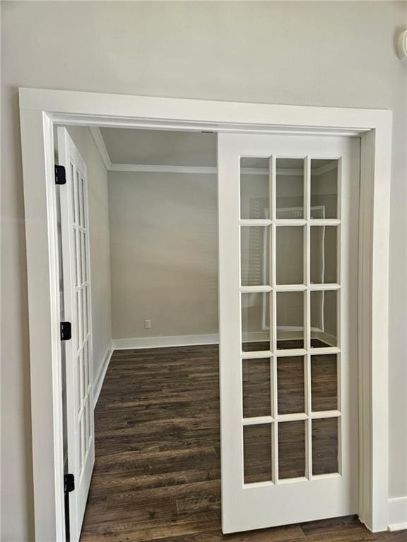 222 Silvercrest Dr, Acworth, GA 30101 - detailed view of wood finished floors, baseboards, and crown molding
