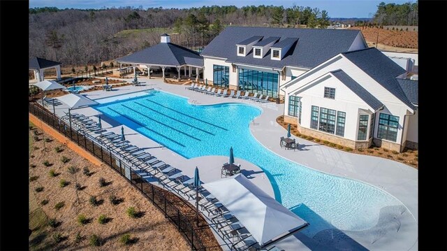 view of swimming pool