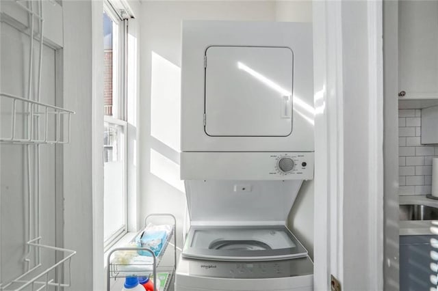 690 Piedmont Ave NE Unit 17, Atlanta, GA 30308 - laundry area featuring stacked washer and clothes dryer