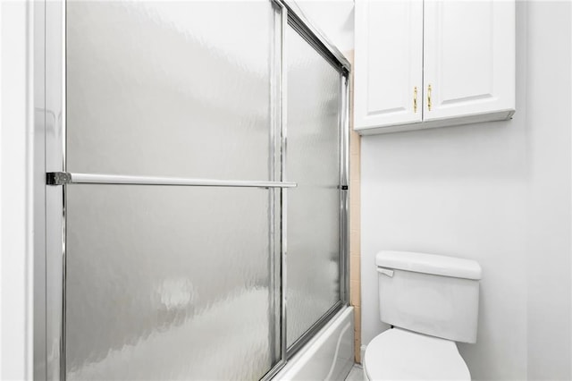 385 Windermere Cir, Newnan, GA 30265 - bathroom featuring toilet and bath / shower combo with glass door