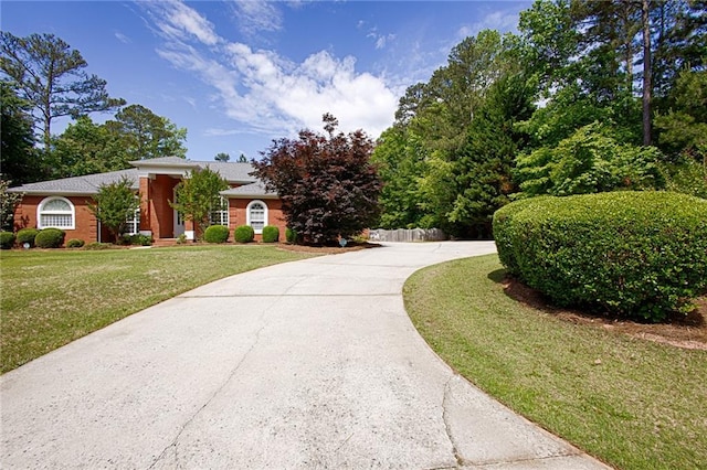 385 Windermere Cir, Newnan, GA 30265 - view of front facade with a front lawn and curved driveway