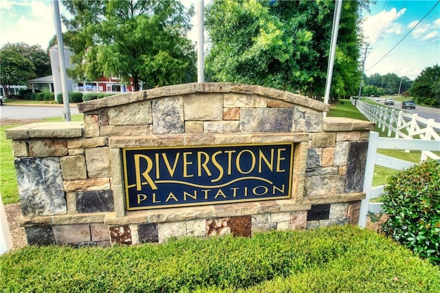 view of community / neighborhood sign