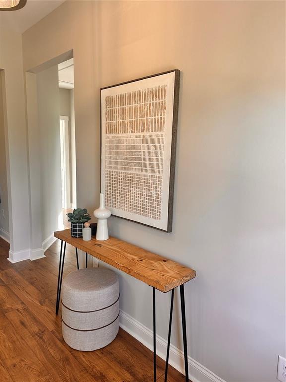 101 Red Oak Ln, Carrollton, GA 30116 - detailed view of wood finished floors and baseboards