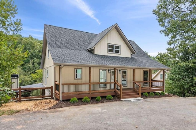 view of front of home featuring a porch