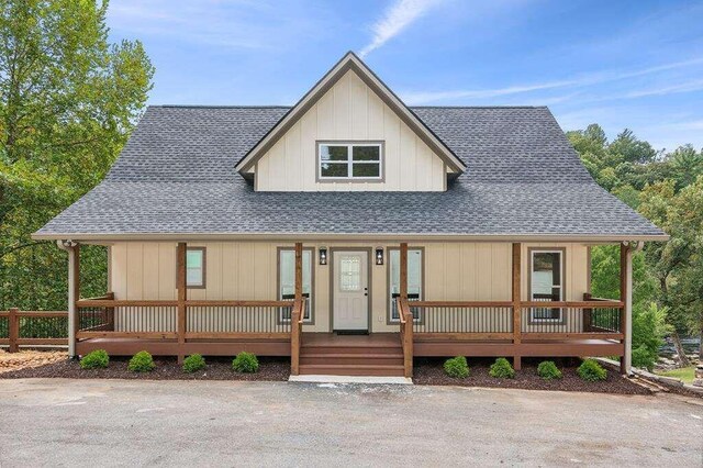 view of front of home with covered porch