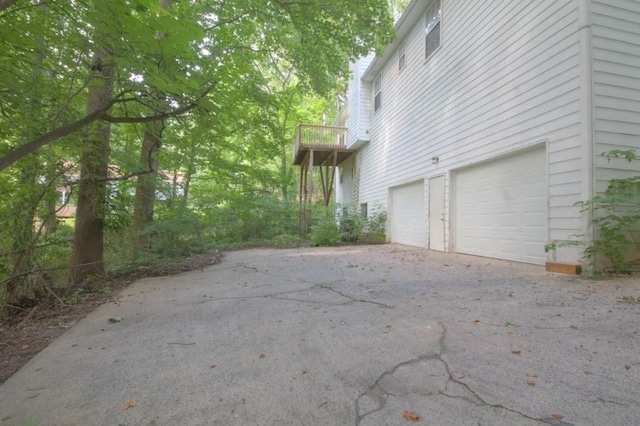 2773 Hawk Trace Ct NE, Marietta, GA 30066 - view of side of property with a garage