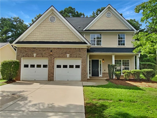 view of front of property featuring a front yard