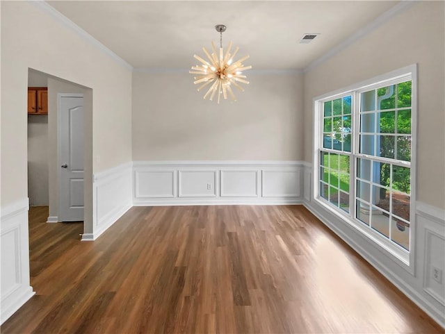 unfurnished room featuring crown molding, a chandelier, and dark hardwood / wood-style flooring