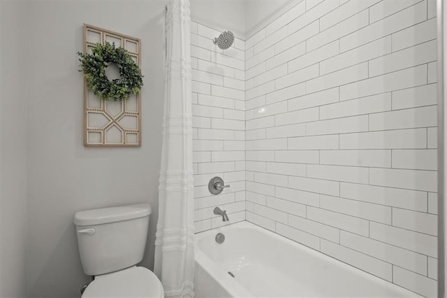 full bathroom featuring shower / tub combo with curtain and toilet