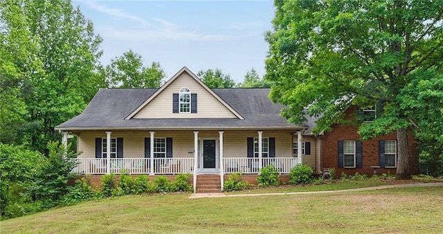 farmhouse-style home featuring a front yard and a porch