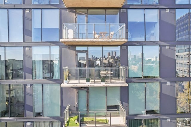 788 W Marietta St NW Unit 403, Atlanta, GA 30318 - view of building exterior with a city view