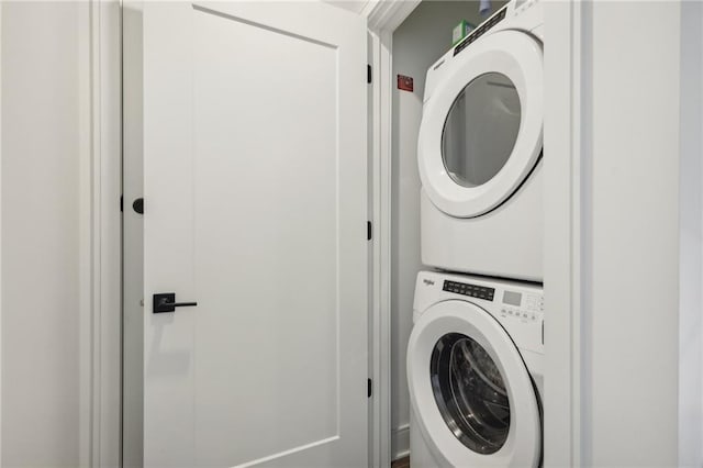 788 W Marietta St NW Unit 403, Atlanta, GA 30318 - laundry room featuring stacked washer and clothes dryer